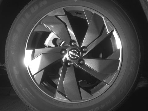 Used 2025 Nissan Rogue SV AWD/4WD image 15