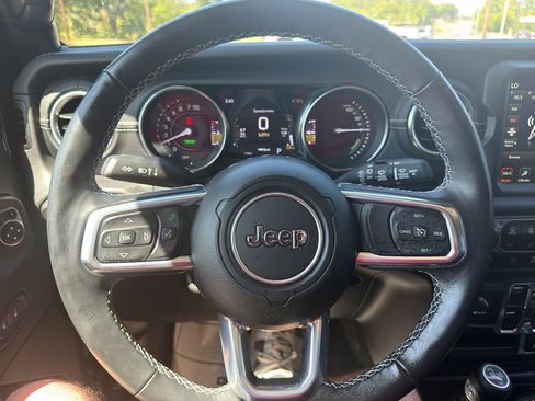 Used 2023 Jeep Wrangler Unlimited Sahara w/ Cold Weather Group AWD/4WD image 18