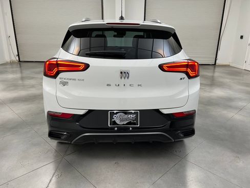 Used 2024 Buick Encore GX Sport Touring FWD image 8
