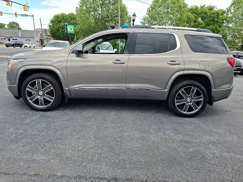Used 2019 GMC Acadia Denali w/ Technology Package AWD/4WD image 2