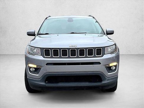Used 2017 Jeep Compass Latitude w/ Popular Equipment Group AWD/4WD image 3