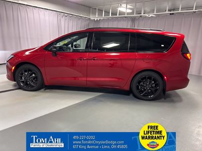 New 2027 Chrysler Pacifica Limited