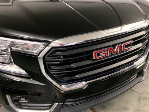 Used 2024 GMC Terrain SLE FWD image 28