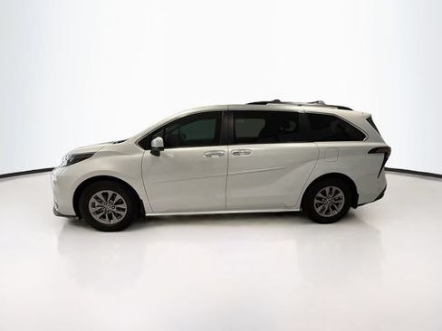 Certified 2026 Toyota Sienna XLE AWD/4WD image 4