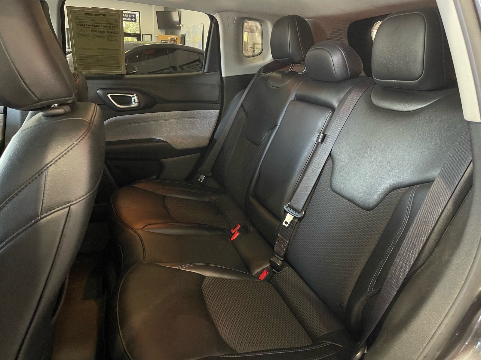Used 2022 Jeep Compass Latitude FWD image 33