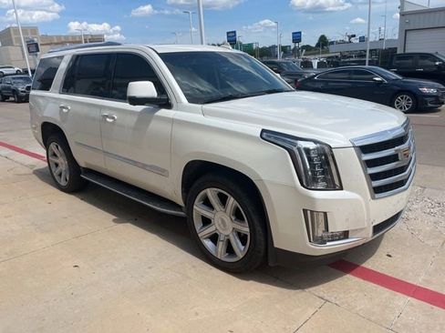 Used 2015 Cadillac Escalade Luxury AWD/4WD image 4