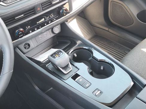 Certified 2025 Nissan Rogue SV FWD image 15