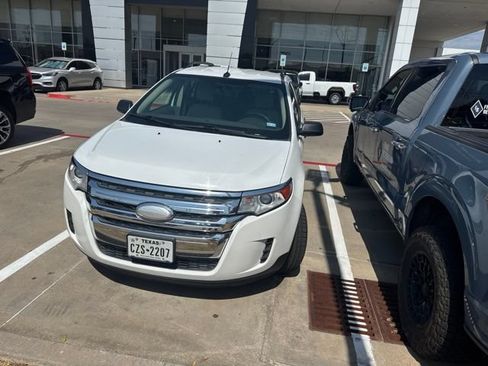 Used 2014 Ford Edge SE w/ Cargo Accessory Package FWD image 2