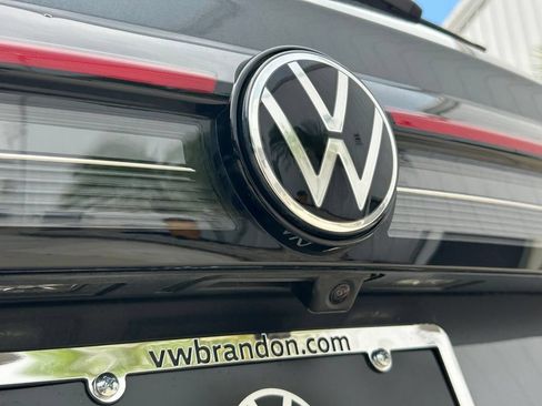 Certified 2026 Volkswagen Taos SE w/ Black Wheel Package FWD image 42