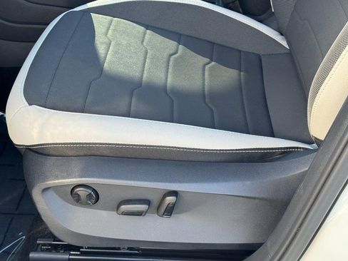 Used 2025 Volkswagen Taos SE image 25