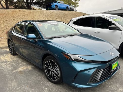 Used 2025 Toyota Camry XLE w/ Premium Plus Package AWD/4WD image 2