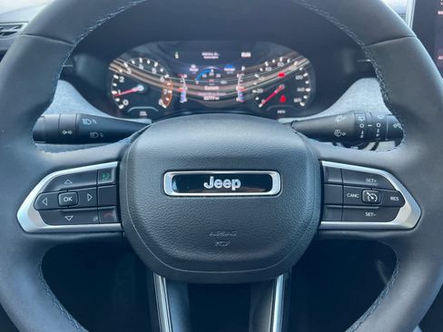 Used 2022 Jeep Compass Latitude FWD image 25