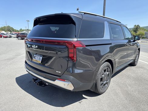 Certified 2025 Kia Carnival SX FWD image 3