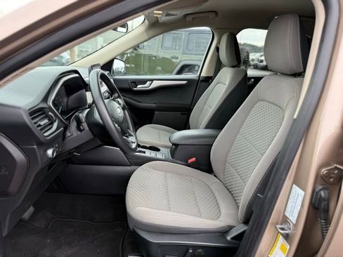 Certified 2020 Ford Escape SE image 2
