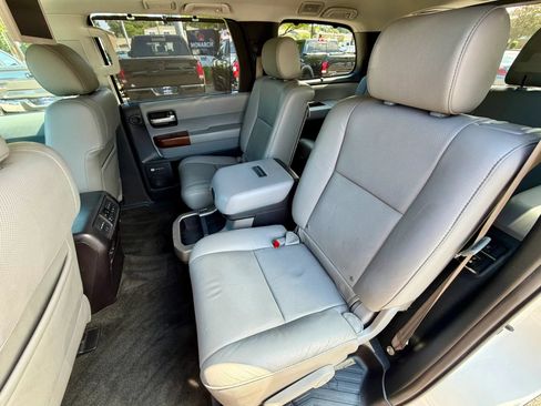 Used 2017 Toyota Sequoia Platinum AWD/4WD image 9