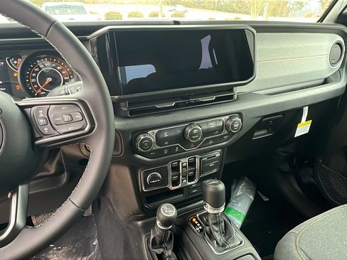 New 2026 Jeep Gladiator Sport AWD/4WD image 26