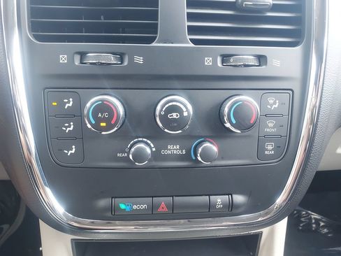 Used 2015 Dodge Grand Caravan SXT FWD image 15