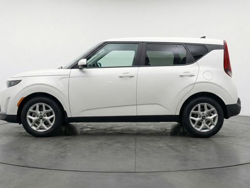 Used 2025 Kia Soul LX w/ LX Technology Package image 5