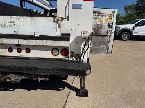 Used 2017 Ford F550 2WD Regular Cab Super Duty image 43