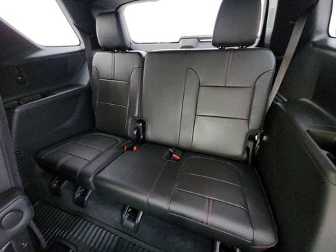 Used 2023 Chevrolet Traverse RS FWD image 38