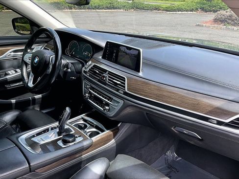 Used 2018 BMW 750i xDrive AWD/4WD image 12