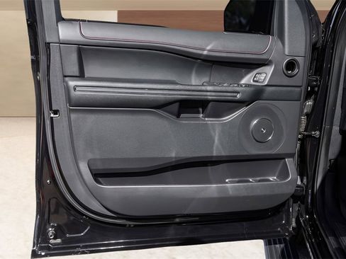 Used 2022 Ford Expedition Limited image 29