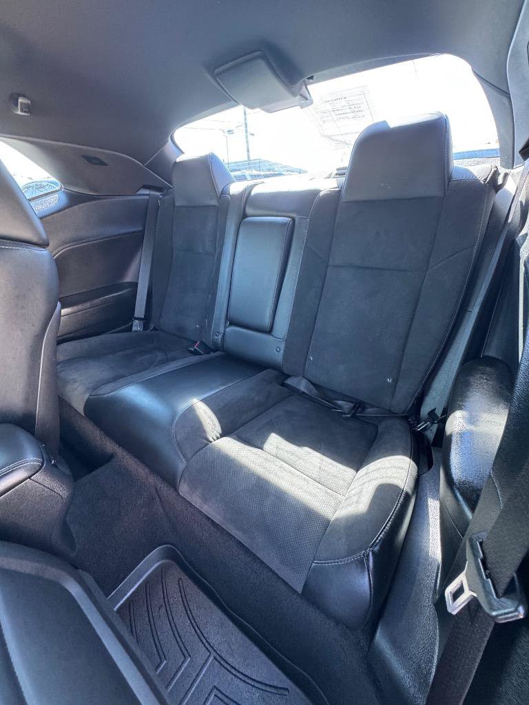 Used 2015 Dodge Challenger R/T Scat Pack w/ Leather Interior Group RWD image 18