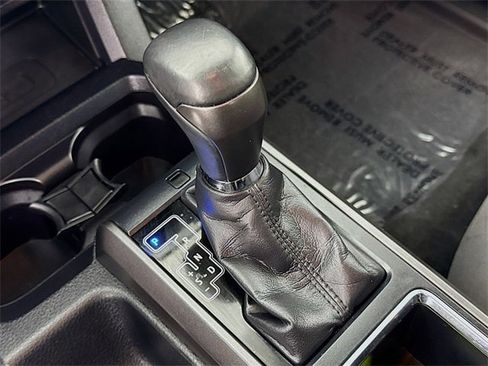 Certified 2017 Toyota Tacoma TRD Off-Road image 17