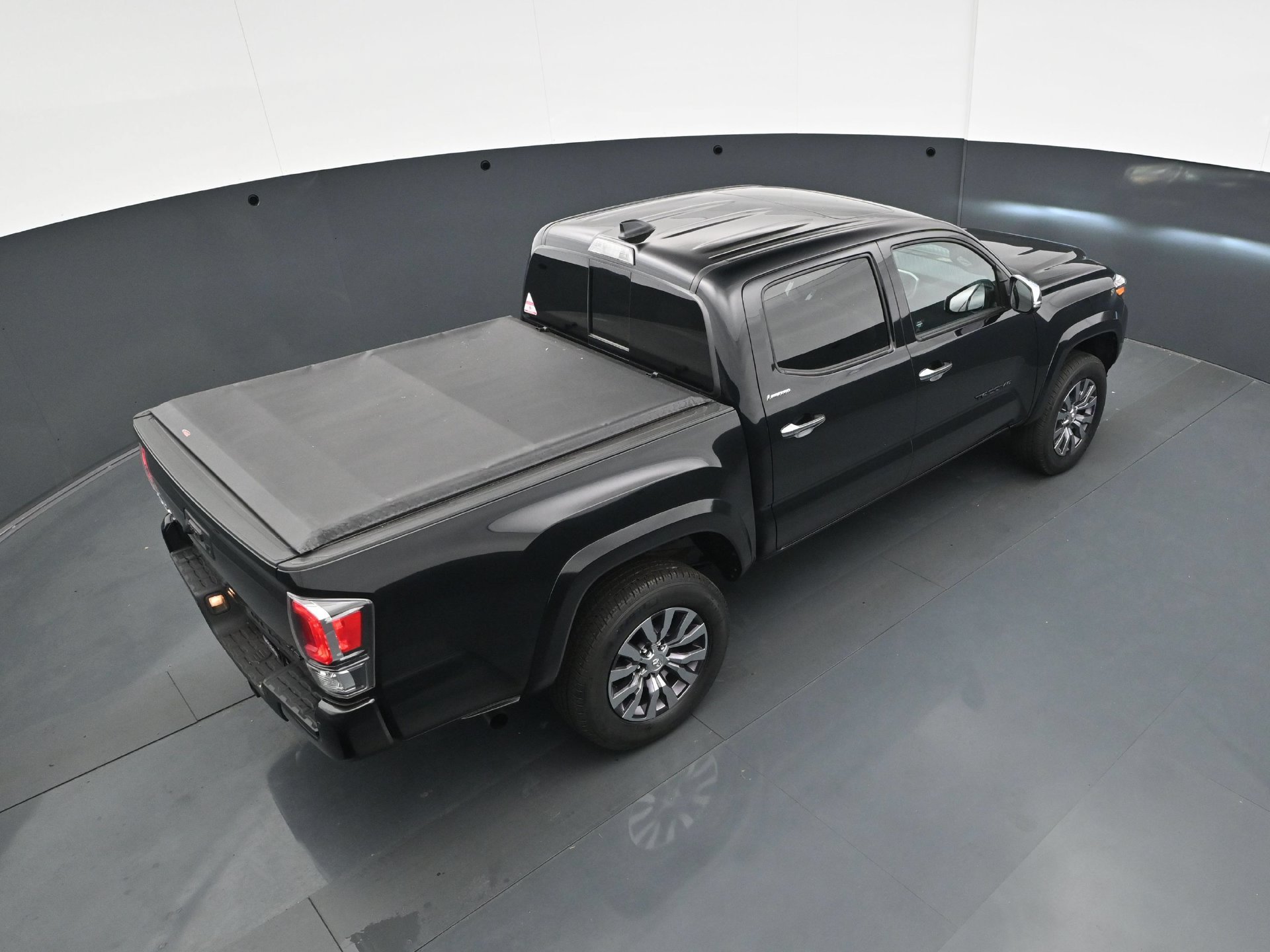 Used 2021 Toyota Tacoma Limited AWD/4WD image 40