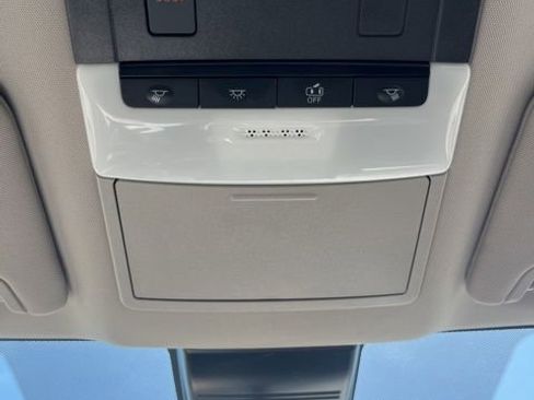 Used 2025 Nissan Altima 2.5 SV FWD image 44