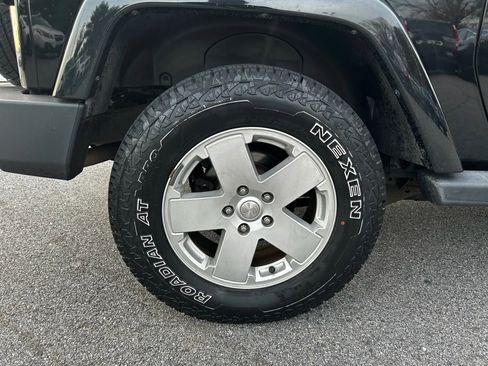 Used 2012 Jeep Wrangler Sahara w/ Dual Top Group image 33