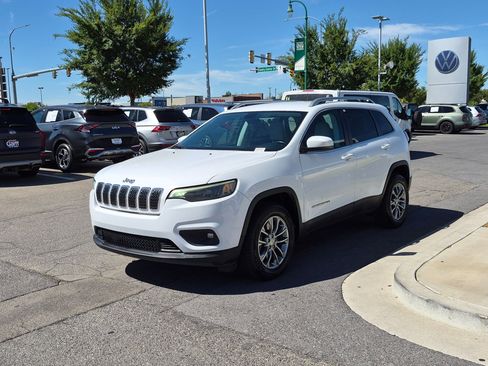 Used 2020 Jeep Cherokee Latitude Plus w/ Cold Weather Group AWD/4WD image 10
