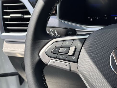 Used 2025 Volkswagen Taos SE FWD image 20