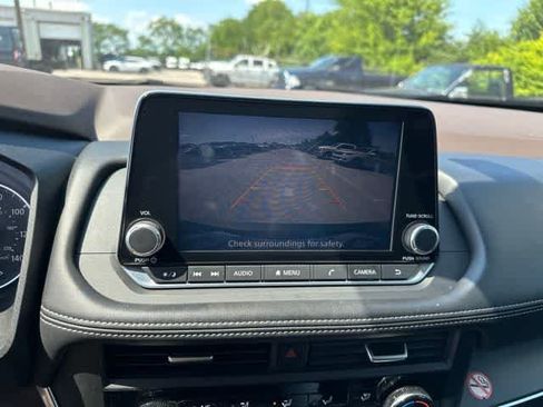 Used 2023 Nissan Rogue S FWD image 9