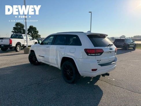 Used 2017 Jeep Grand Cherokee Altitude AWD/4WD image 10