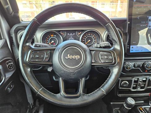 Used 2020 Jeep Wrangler Unlimited Sahara AWD/4WD image 19