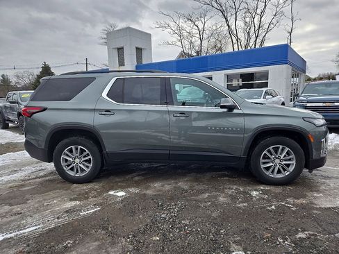 Used 2023 Chevrolet Traverse LT image 9