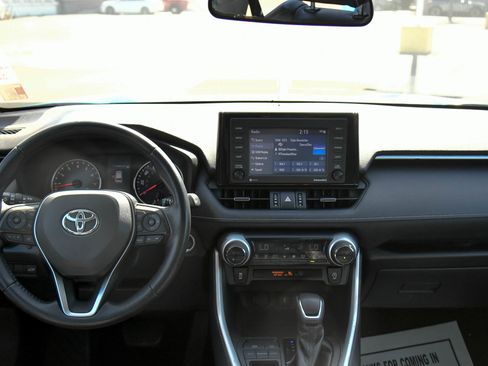 Used 2020 Toyota RAV4 XLE Premium FWD image 36