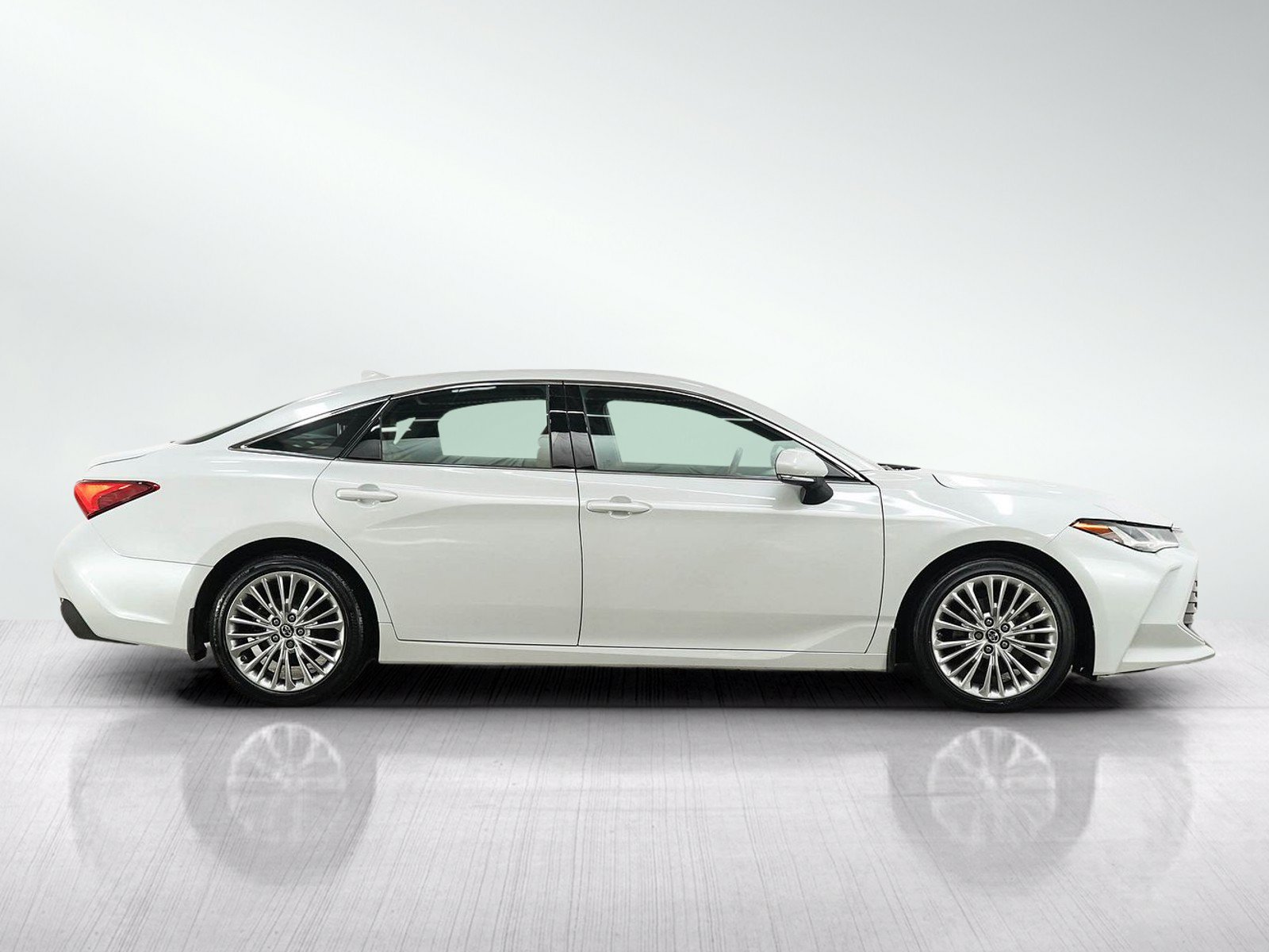 Used 2019 Toyota Avalon Limited FWD image 6