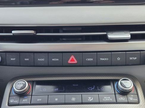 Used 2024 Hyundai Palisade SEL w/ Premium Package image 18