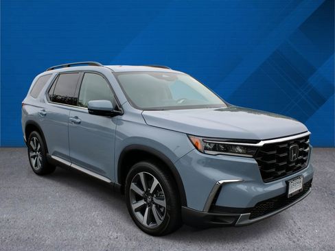 Certified 2025 Honda Pilot Touring image 2