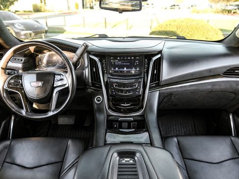 Used 2019 Cadillac Escalade Platinum image 11