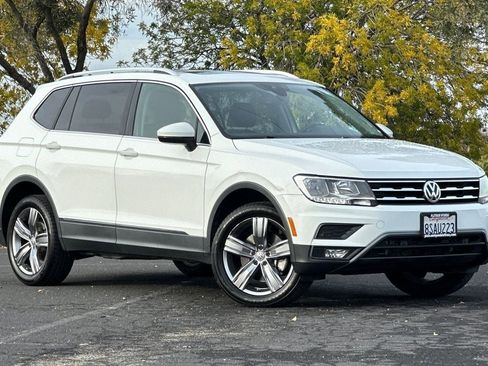 Used 2020 Volkswagen Tiguan SEL image 2