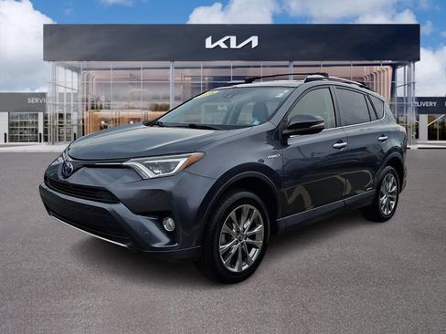 Used 2018 Toyota RAV4 Limited AWD/4WD image 3