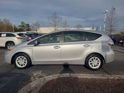Used 2014 Toyota Prius V Two image 3