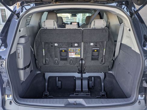 Used 2024 Toyota Sienna LE image 24