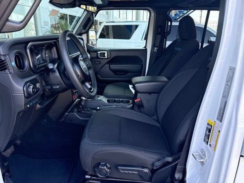 Used 2025 Jeep Wrangler Unlimited Rubicon 4xe w/ Safety Group AWD/4WD image 9