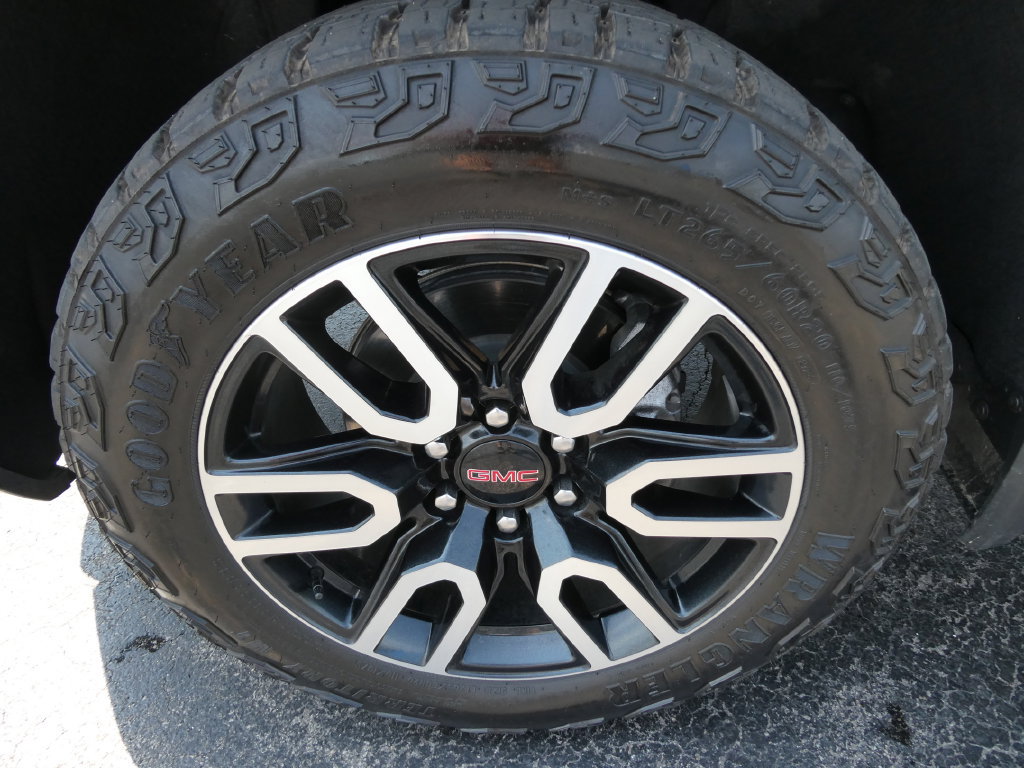 Certified 2024 GMC Sierra 1500 AT4 w/ Technology Package AWD/4WD image 11