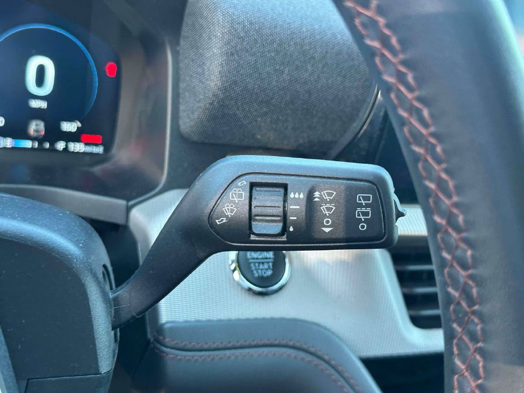 Used 2025 Ford Explorer Active AWD/4WD image 26