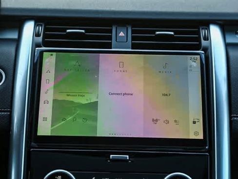 New 2025 Land Rover Discovery Dynamic SE image 15